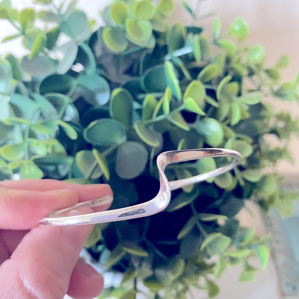 Beautiful swirl sterling silver 925 minimalist modern cuff bracelet